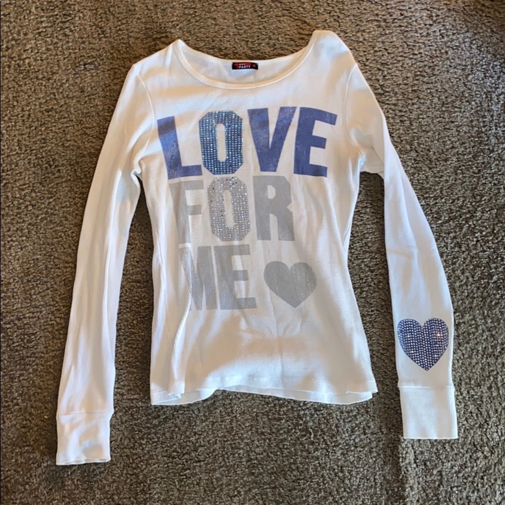 White long sleeved tee shirt
